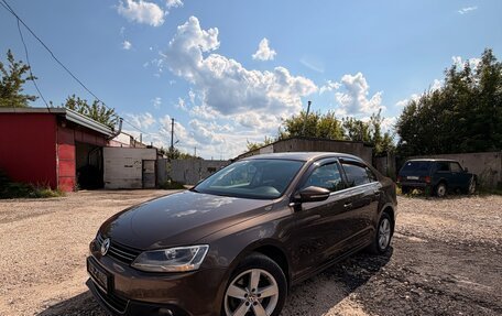 Volkswagen Jetta VI, 2013 год, 855 000 рублей, 3 фотография