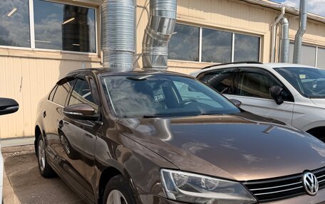 Volkswagen Jetta VI, 2013 год, 855 000 рублей, 2 фотография