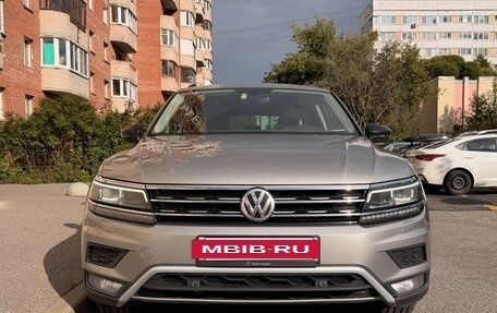 Volkswagen Tiguan II, 2018 год, 2 490 000 рублей, 3 фотография