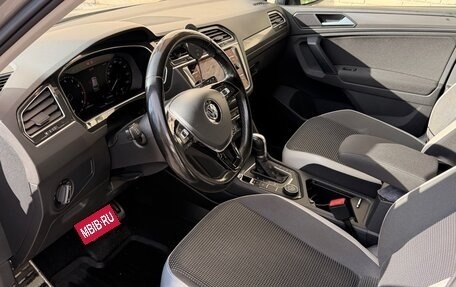 Volkswagen Tiguan II, 2018 год, 2 490 000 рублей, 13 фотография