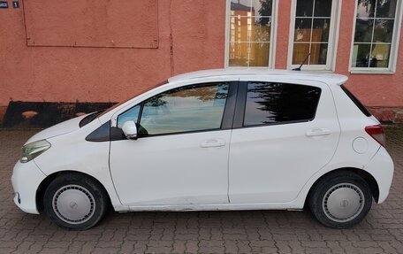 Toyota Vitz, 2011 год, 350 000 рублей, 3 фотография
