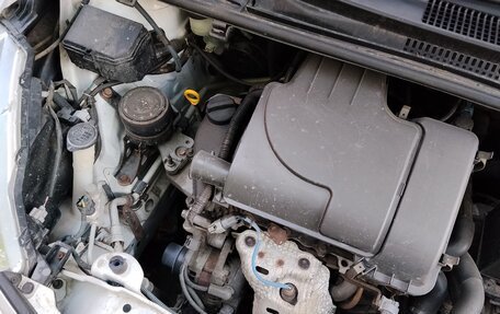 Toyota Vitz, 2011 год, 350 000 рублей, 24 фотография