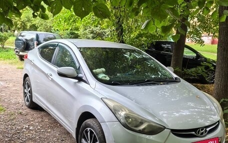 Hyundai Avante, 2011 год, 700 000 рублей, 2 фотография