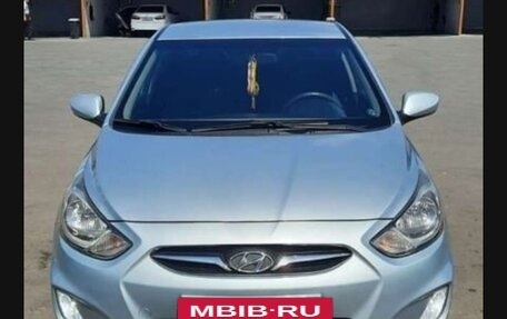 Hyundai Solaris II рестайлинг, 2011 год, 750 000 рублей, 5 фотография