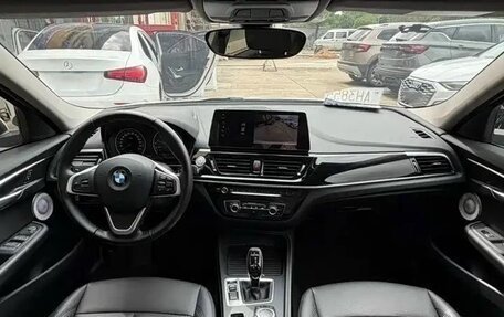 BMW 1 серия, 2022 год, 1 800 000 рублей, 7 фотография