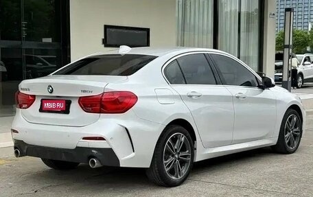 BMW 1 серия, 2022 год, 1 800 000 рублей, 4 фотография