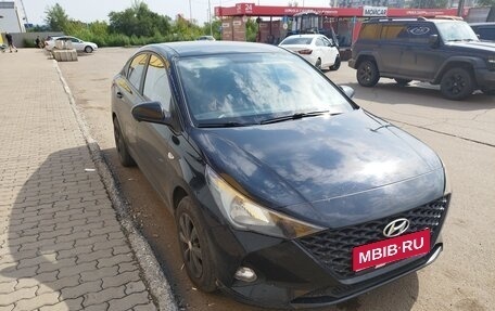Hyundai Solaris II рестайлинг, 2021 год, 1 700 000 рублей, 1 фотография
