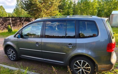 Volkswagen Touran III, 2012 год, 850 000 рублей, 2 фотография