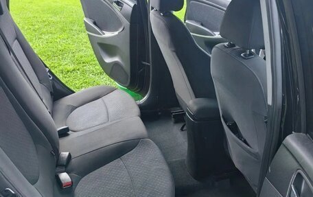 Hyundai Solaris II рестайлинг, 2011 год, 500 000 рублей, 12 фотография