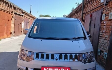 Mitsubishi Delica D:5 I, 2008 год, 1 980 000 рублей, 2 фотография