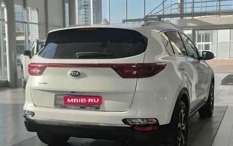 KIA Sportage IV рестайлинг, 2021 год, 2 420 000 рублей, 6 фотография