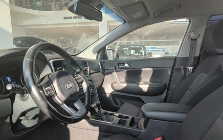 KIA Sportage IV рестайлинг, 2021 год, 2 420 000 рублей, 20 фотография
