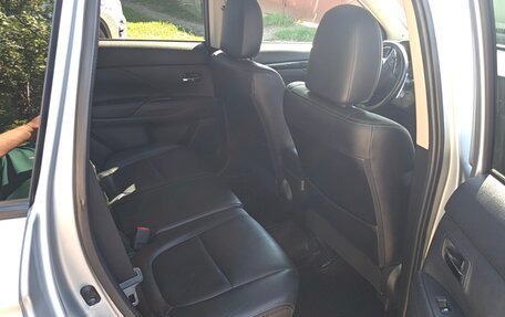 Mitsubishi Outlander III рестайлинг 3, 2016 год, 1 625 000 рублей, 8 фотография
