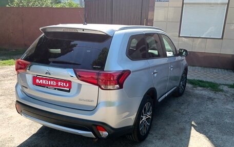 Mitsubishi Outlander III рестайлинг 3, 2016 год, 1 625 000 рублей, 4 фотография
