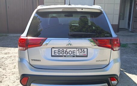 Mitsubishi Outlander III рестайлинг 3, 2016 год, 1 625 000 рублей, 7 фотография