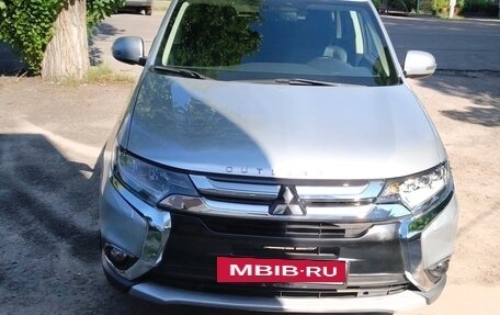 Mitsubishi Outlander III рестайлинг 3, 2016 год, 1 625 000 рублей, 3 фотография