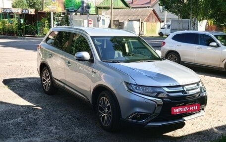 Mitsubishi Outlander III рестайлинг 3, 2016 год, 1 625 000 рублей, 2 фотография