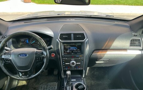 Ford Explorer VI, 2016 год, 1 850 000 рублей, 11 фотография