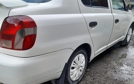 Toyota Platz, 2000 год, 300 000 рублей, 2 фотография