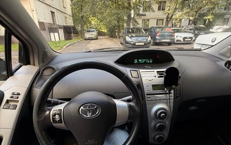 Toyota Yaris III рестайлинг, 2007 год, 450 000 рублей, 2 фотография