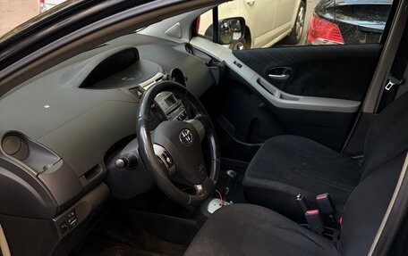 Toyota Yaris III рестайлинг, 2007 год, 450 000 рублей, 6 фотография
