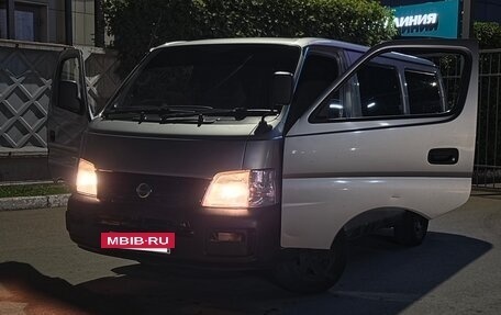 Nissan Caravan IV, 2001 год, 850 000 рублей, 6 фотография