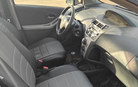 Toyota Yaris III рестайлинг, 2008 год, 550 000 рублей, 12 фотография