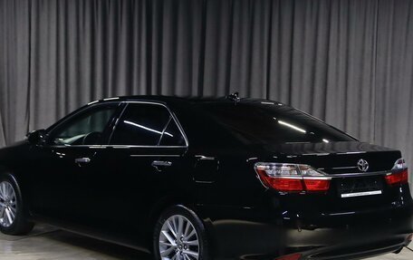 Toyota Camry, 2017 год, 1 899 000 рублей, 4 фотография