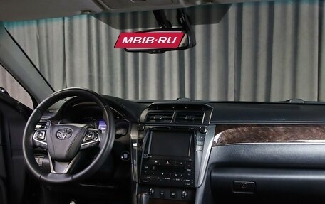 Toyota Camry, 2017 год, 1 899 000 рублей, 5 фотография