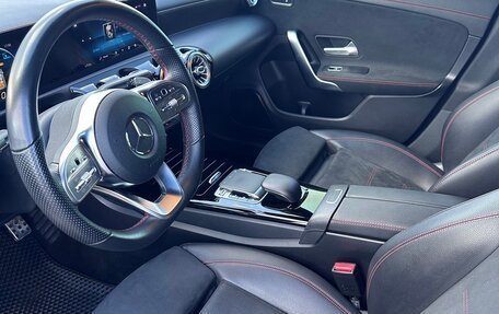 Mercedes-Benz CLA, 2019 год, 3 000 000 рублей, 24 фотография