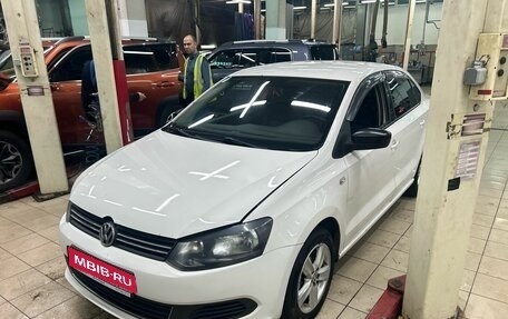 Volkswagen Polo VI (EU Market), 2013 год, 995 000 рублей, 1 фотография