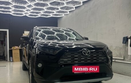 Toyota RAV4, 2020 год, 2 800 000 рублей, 2 фотография