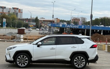 Toyota RAV4, 2019 год, 3 430 000 рублей, 3 фотография