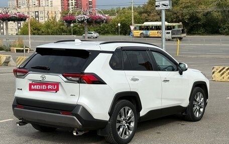Toyota RAV4, 2019 год, 3 430 000 рублей, 6 фотография