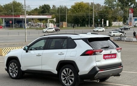 Toyota RAV4, 2019 год, 3 430 000 рублей, 4 фотография