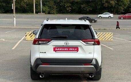 Toyota RAV4, 2019 год, 3 430 000 рублей, 5 фотография