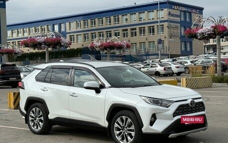 Toyota RAV4, 2019 год, 3 430 000 рублей, 8 фотография