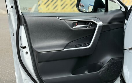 Toyota RAV4, 2019 год, 3 430 000 рублей, 15 фотография