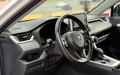 Toyota RAV4, 2019 год, 3 430 000 рублей, 14 фотография