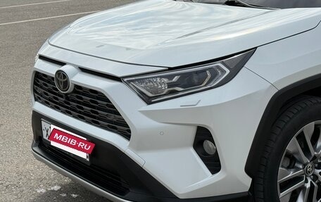 Toyota RAV4, 2019 год, 3 430 000 рублей, 11 фотография