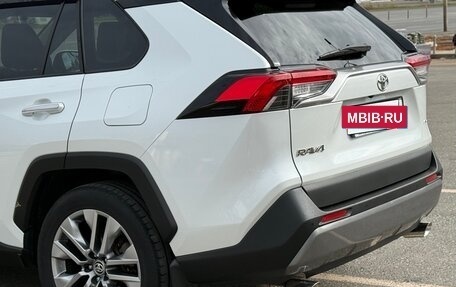 Toyota RAV4, 2019 год, 3 430 000 рублей, 12 фотография