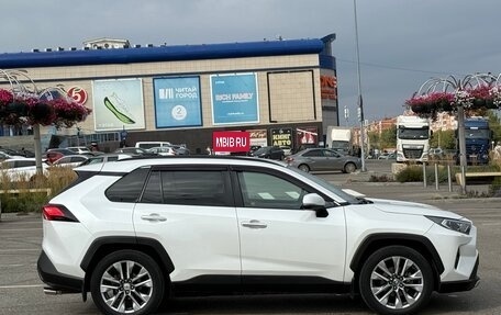 Toyota RAV4, 2019 год, 3 430 000 рублей, 9 фотография