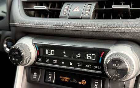 Toyota RAV4, 2019 год, 3 430 000 рублей, 24 фотография