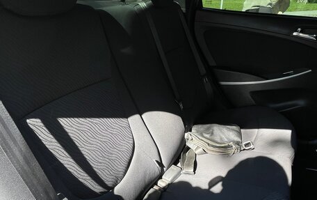 Hyundai Solaris II рестайлинг, 2011 год, 950 000 рублей, 23 фотография