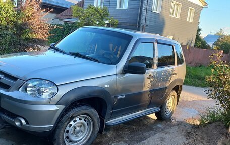 Chevrolet Niva I рестайлинг, 2018 год, 680 000 рублей, 2 фотография