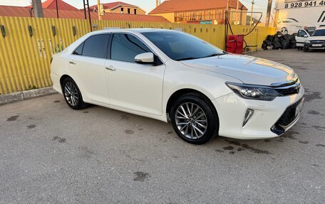 Toyota Camry, 2017 год, 2 060 000 рублей, 2 фотография