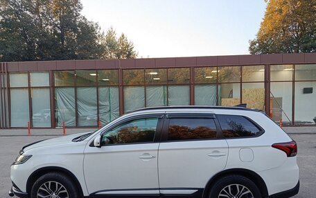 Mitsubishi Outlander III рестайлинг 3, 2017 год, 1 800 000 рублей, 8 фотография