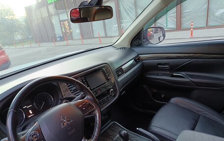 Mitsubishi Outlander III рестайлинг 3, 2017 год, 1 800 000 рублей, 11 фотография