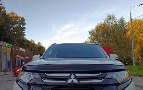 Mitsubishi Outlander III рестайлинг 3, 2017 год, 1 800 000 рублей, 3 фотография