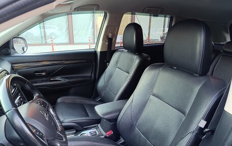 Mitsubishi Outlander III рестайлинг 3, 2017 год, 1 800 000 рублей, 12 фотография